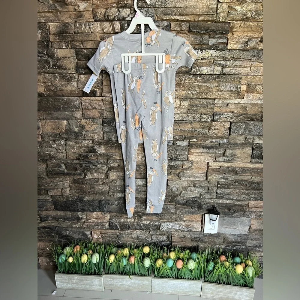 Carter's Gray Pajama Sets with Giraffe Pattern